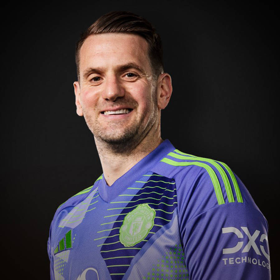 曼联本周官宣39岁门将续约！4000万粉碎大马丁红魔梦，奥纳纳不走买不起